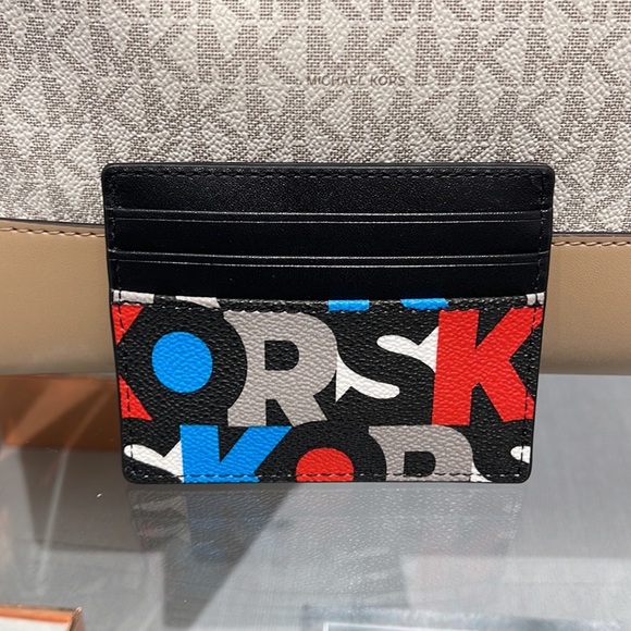 MICHAEL KORS MENS Cooper BLACK MLTI Graphic Logo Tall Card Case
BLACK MULTI - Picture 5 of 16